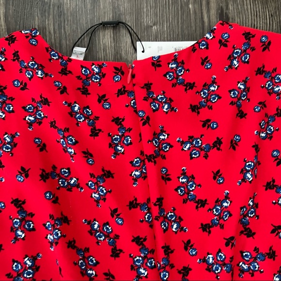 Tahari NWT Sleeveless Red Floral Print Pleated Midi Dress - Picture 7 of 16